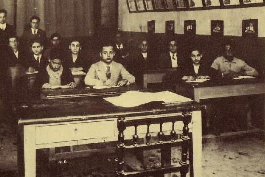 Una lezione si tiene nella scuola della sinagoga di Bengasi, prima della seconda guerra mondiale.