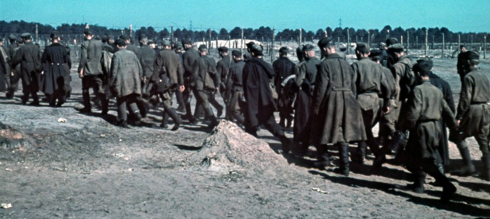Prigionieri di guerra sovietici all'inizio dell'estate 1941 in viaggio verso il campo di prigionia Stalag 326 (VI K) Senne